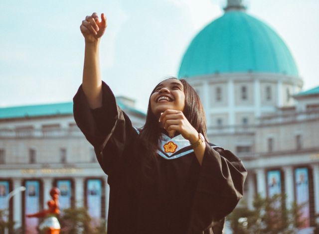 Dia yang Membiarkanmu Melakukan 5+ Hal Ini Sendiri, Patut Dianggap Cinta Sejati. Lupakan Dilan dan Fahri