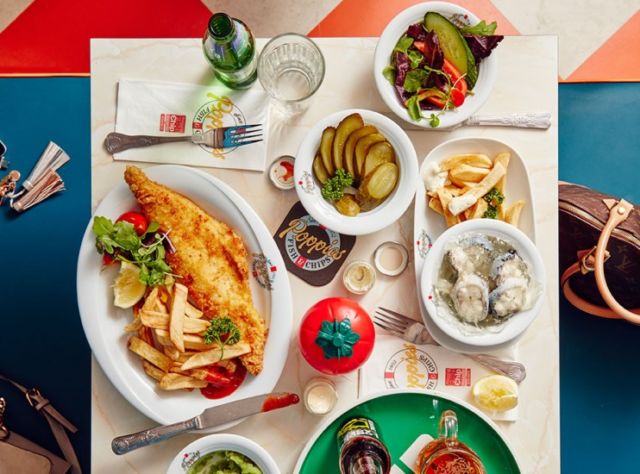 Festival Seni Terbesar di Dunia dan 7 Destinasi di Britania Raya, Wajib Masuk Bucketlist Liburanmu 7 Fish and chips