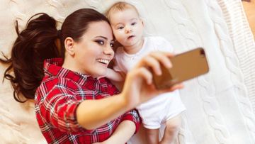 Dari Lahir Punya Akun Media Sosial, Ini 5 Fakta Soal Pro-Kontra Tren Akun Bayi yang Kian Populer