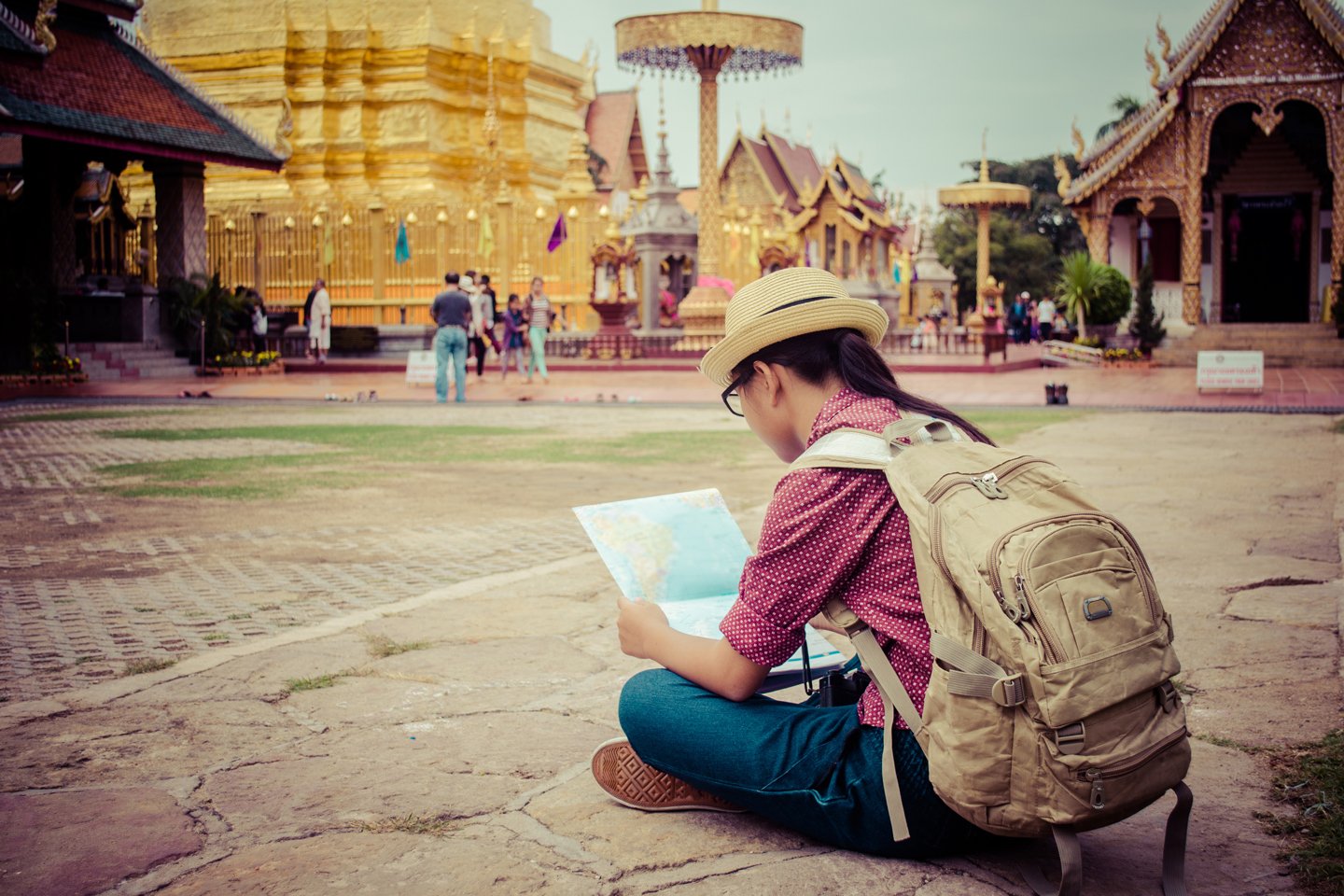 10 Benda yang Akan Menyusahkan Kalau Tertinggal Saat Traveling Sendirian