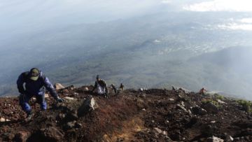 Mendaki Gunung, Hobi yang Disangka Murah
