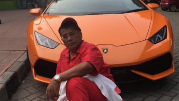 Hidup Mewah ala Pengacara Hotman Paris. Mulai Naik Lamborghini ke Pasar hingga Beli Dasi Super Mahal