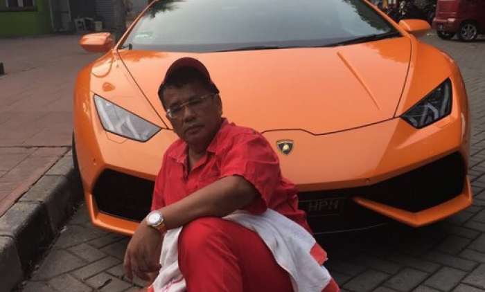 Hidup Mewah ala Pengacara Hotman Paris. Mulai Naik Lamborghini ke Pasar hingga Beli Dasi Super Mahal