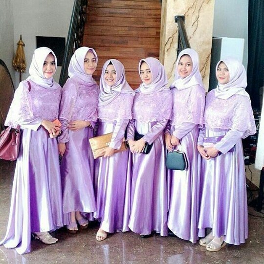 Anggunnya HQQ, 16+ Inspirasi Busana Bridesmaid Syar'i Menutup Dada Ini Layak Diadopsi