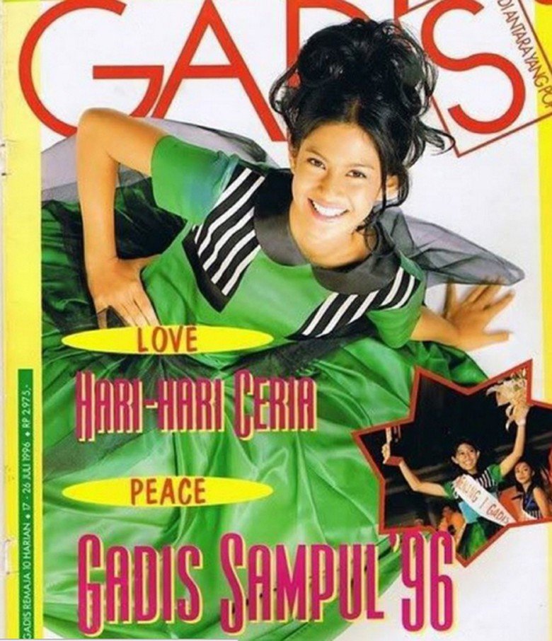 Coba Tebak, Siapa Selebritas yang Ada di Sampul Majalah Lawas ini? Eksisnya Sejak Zaman Bahela!