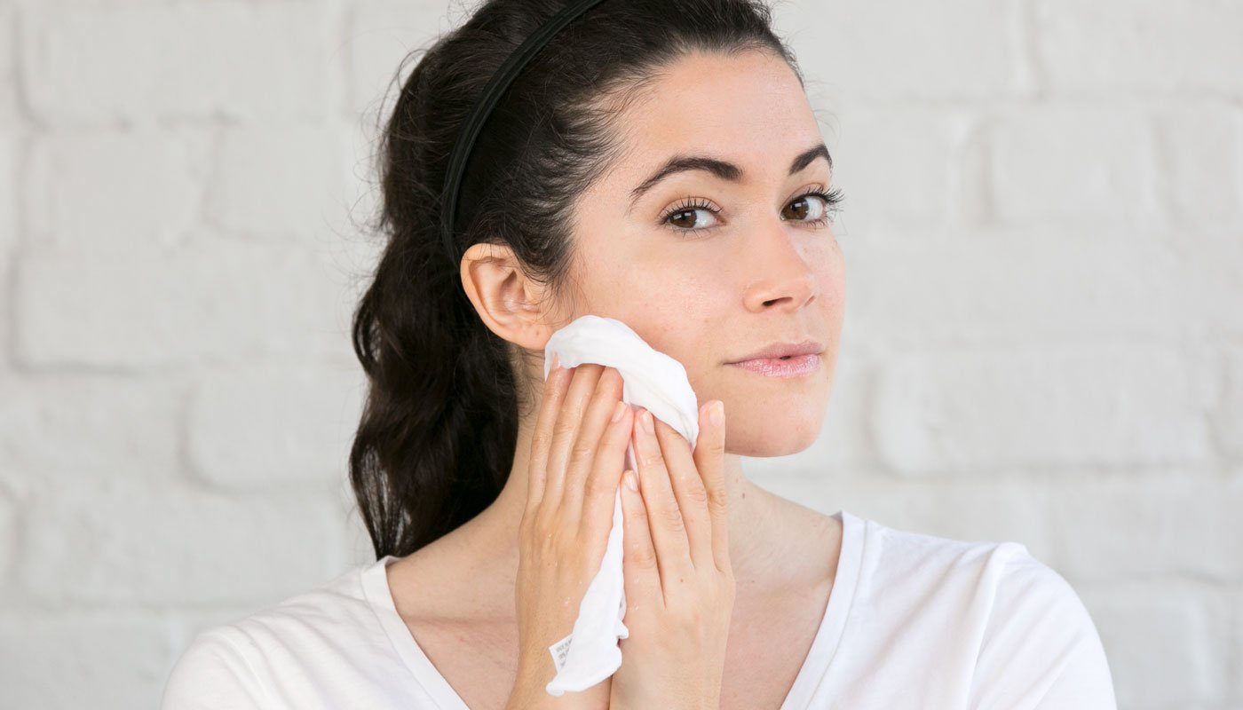 Jangan Lupakan Kebiasaan Membersihkan Make Up, Karena 5 Hal Ini Mengancanmu Tiap Saat
