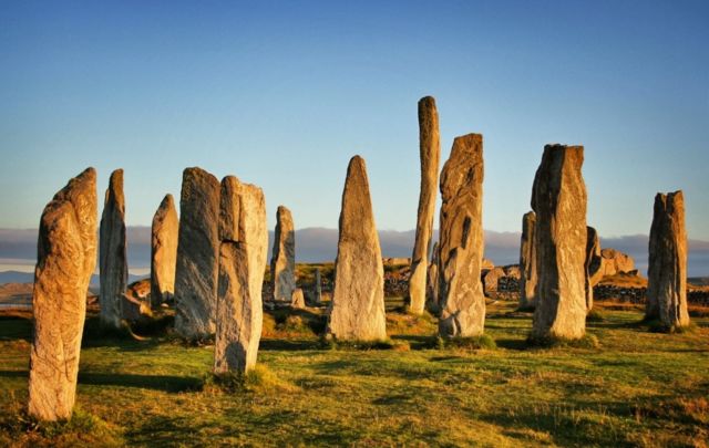 Dari A Sampai Z, Inilah Alasan Kenapa Kamu Harus Traveling ke Britain! 3 Callanish Standing Stones