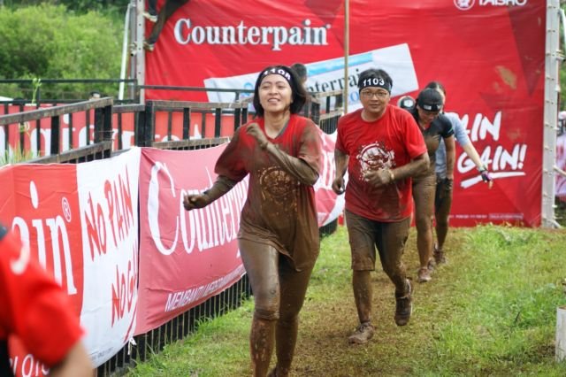 Jangan Ngaku Tangguh Kalau Belum Ikutan Counterpain Mud Warrior 4. Lomba Maraton Ala Latihan Militer!