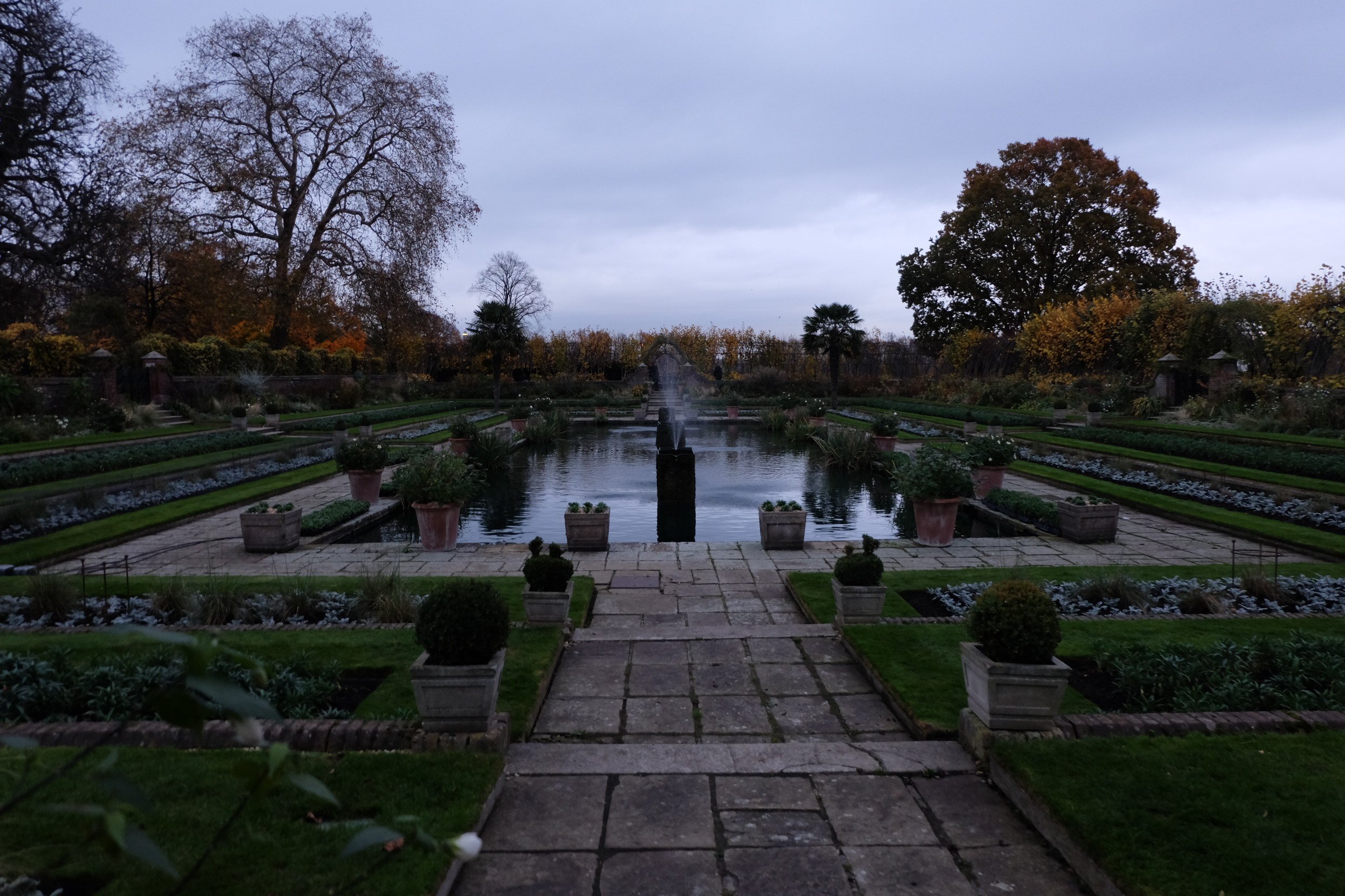 Indahnya Sunken Garden, Taman Favorit Putri Diana, Tempat Pangeran Harry-Meghan Markle Umumkan Pertunangan