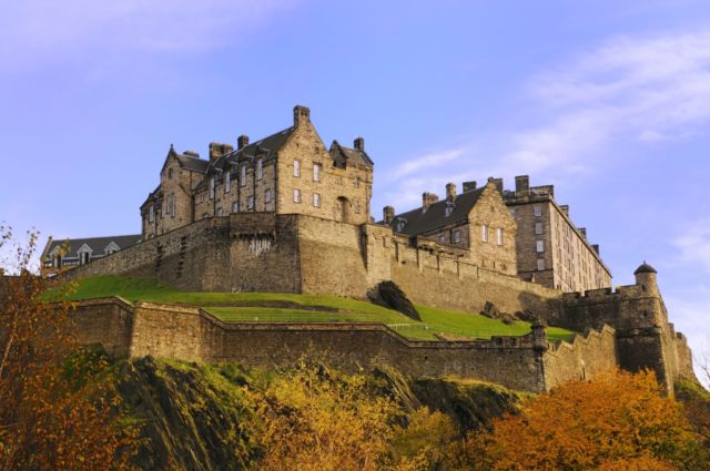 5 Negara yang Harus Kamu Datangi di United Kingdom 4 Edinburg Castle