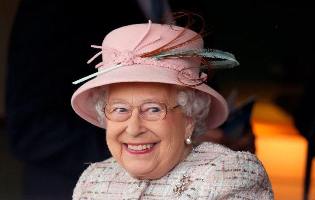 Jangan Cuma Mimpi Menyebrangi The Abbey Road, Ayo Mulai Wujudkan Impianmu! 8 Her Majesty Queen Elizabeth II