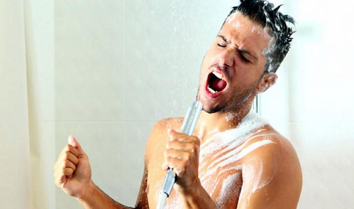 Para Penyanyi Kamar Mandi, Ini 5 Alasan Kenapa Suaramu Terdengar Lebih Merdu di Kamar Mandi