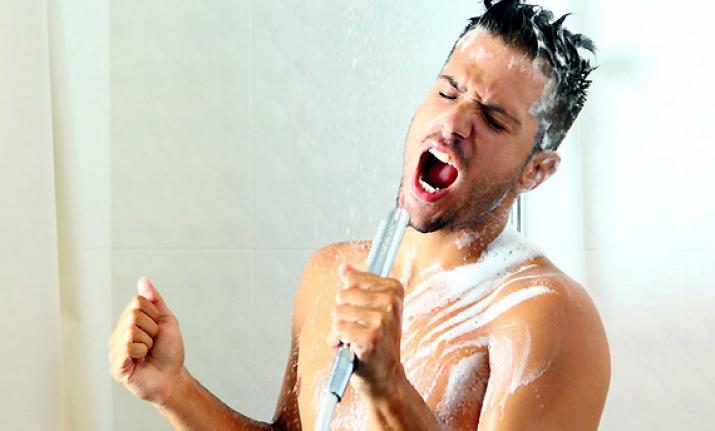 Para Penyanyi Kamar Mandi, Ini 5 Alasan Kenapa Suaramu Terdengar Lebih Merdu di Kamar Mandi