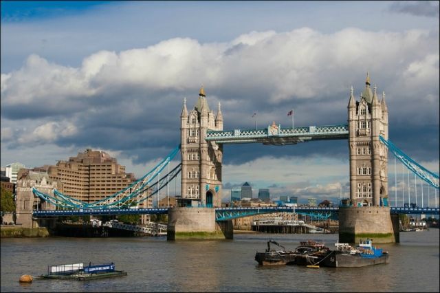 Dari A Sampai Z, Inilah Alasan Kenapa Kamu Harus Traveling ke Britain! 20 Tower Bridge