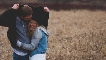 6 Perjuangan Sepele Ini Sebenarnya Bukti Cinta, Harusnya Hubunganmu Bisa Bertahan Lama