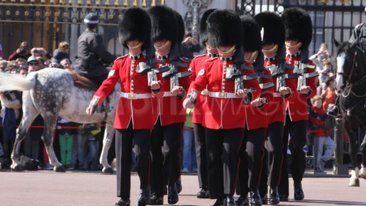 Melihat London dari Sungai dan Darat