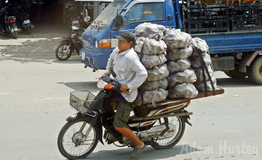 Bonceng Ramean Ternyata Nggak Cuma Ada di Sini, Bahkan di Luar Negeri Banyak yang Lebih Absurd Lho