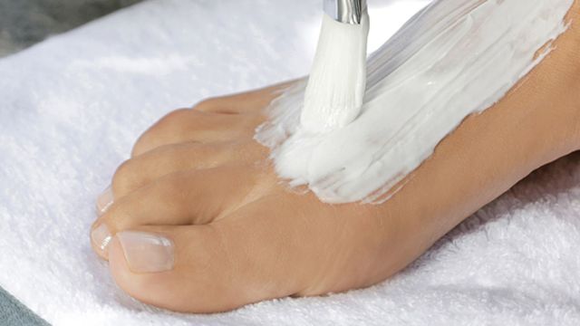 6 Cara mencukur Bulu Kaki Biar Nggak Tumbuh Lagi dan Anti Iritasi