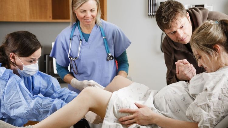 7 Fakta Penting Tentang Epidural, Bius Penahan Rasa Sakit untuk Ibu Melahirkan!