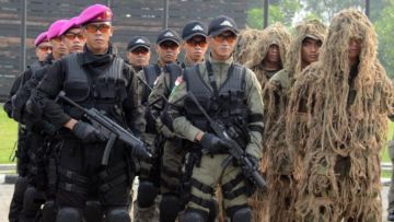 3 Latihan Militer Indonesia Ini Pasti Bikin Kamu Gemeteran. Cobain di Counterpain Mud Warrior 4