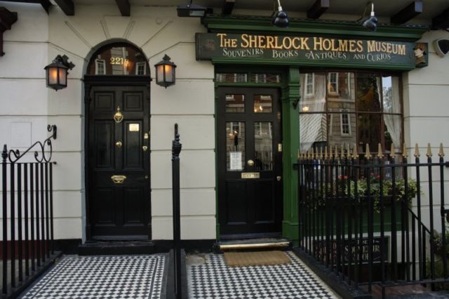 Museum dan Rumah Sherlock Holmes Berdampingan