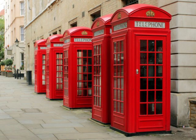 Dari A Sampai Z, Inilah Alasan Kenapa Kamu Harus Traveling ke Britain! 16 Phone Box