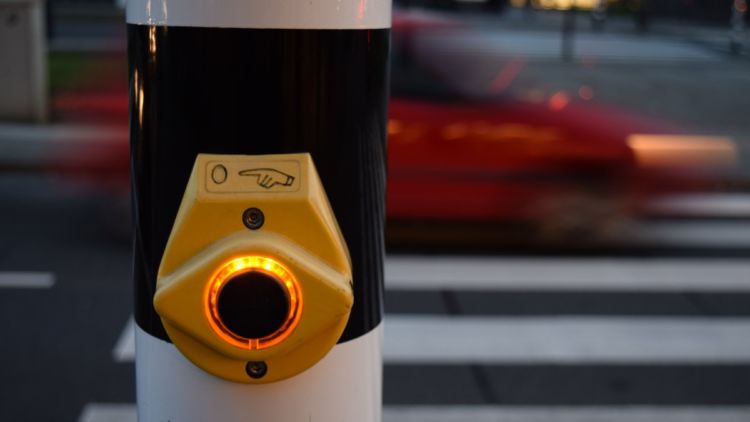 Hikmah dibalik Tombol Pedestrian yang Harus Kamu Tahu!