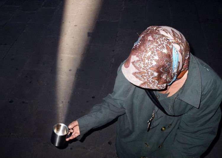 15 Karya Street Photography yang Keren Banget. Saking Kerennya Malah Kaya Editan