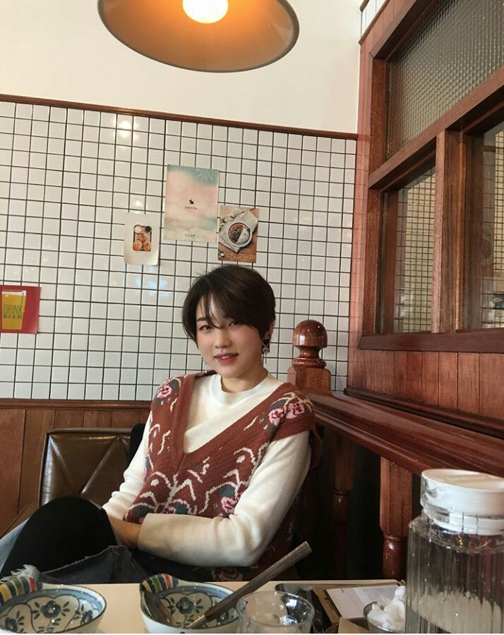 Sedikit Berkesan Tomboy, 10+ Gaya Hits Han Yoora Ini Buktikan Rambut Pendek Pun Bisa Bikin Terlihat Imut dan Manis