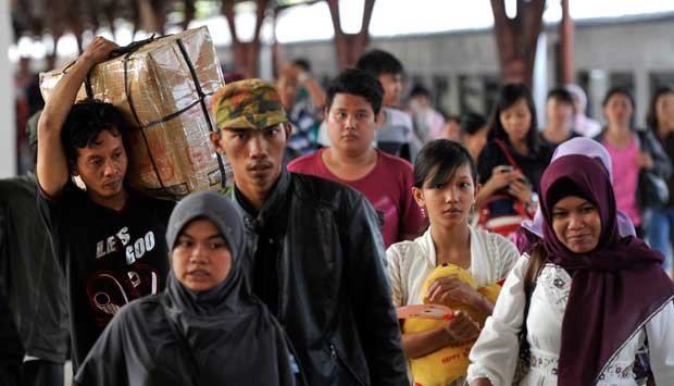 Arus mudik di stasiun