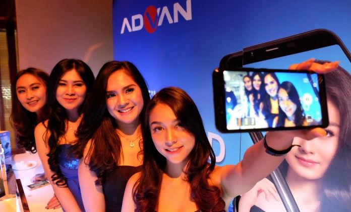 Hipwee X Advan; Kompetisi Menulis Berhadiah Puluhan Juta Rupiah yang Wajib Kamu Ikuti!