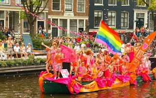5 Negara yang Melegalkan Hal-Hal Kontroversial. Kalau di Indonesia Pasti Kacau Nih! 1 Amsterdam-Gay-Pride-Netherlands-©-Pavel-Kavalenkau-Dreamstime-50436089-e1446230551719 (1)