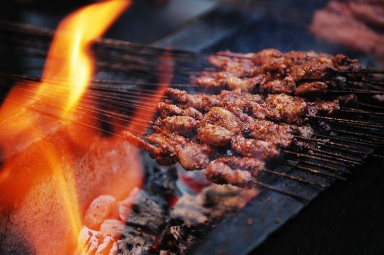 Sering Merasa Berdosa Tiap Makan Menu Bebakaran? Yuk Terapkan 5 Trik Jitu ini Agar Risikonya Bisa Diturunkan!