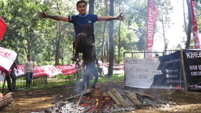 Serunya Counterpain Mud Warrior 4. Gaya Lomba Maraton Terbaru yang Bakal Jadi Trend Dunia