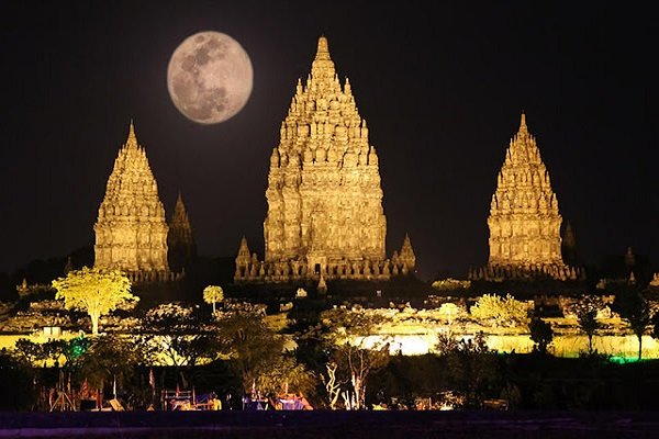 Gara-gara Ambil Barang Keramat di Candi Prambanan, Rombongan Siswa SMK Kesurupan Massal!