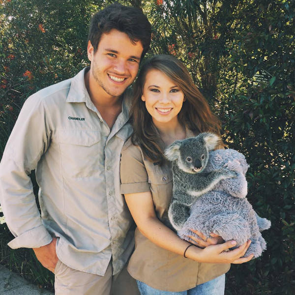 Kenalan sama Bindi Irwin, Yuk! Gadis Cantik Asal Australia yang Akrab Banget dengan Binatang Buas