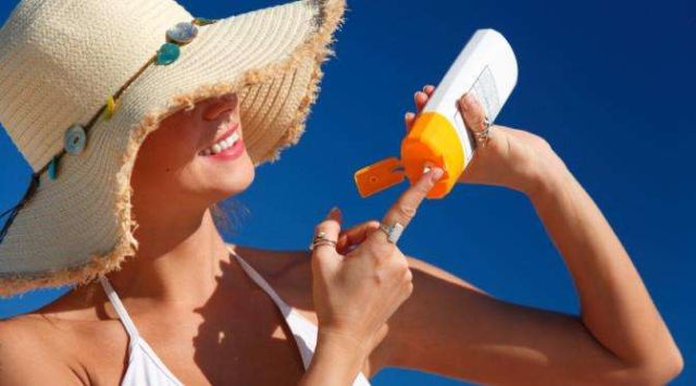 Bawa Topi,KacaMata Hitam dan Sun Block