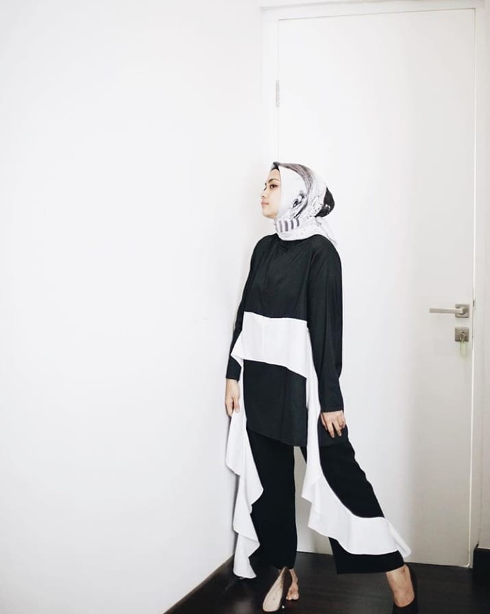 13+ Inspirasi Busana Hijab Simpel Minimalis Ala Ayudia Bing Slamet. Cocok Buatmu yang Anti Ribet