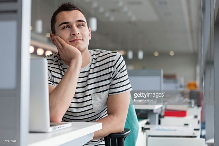 10 Sinyal Tipis Pasangan Punya Hubungan Rahasia dengan Rekan Sekantor. Waspada Lebih Dini Nih