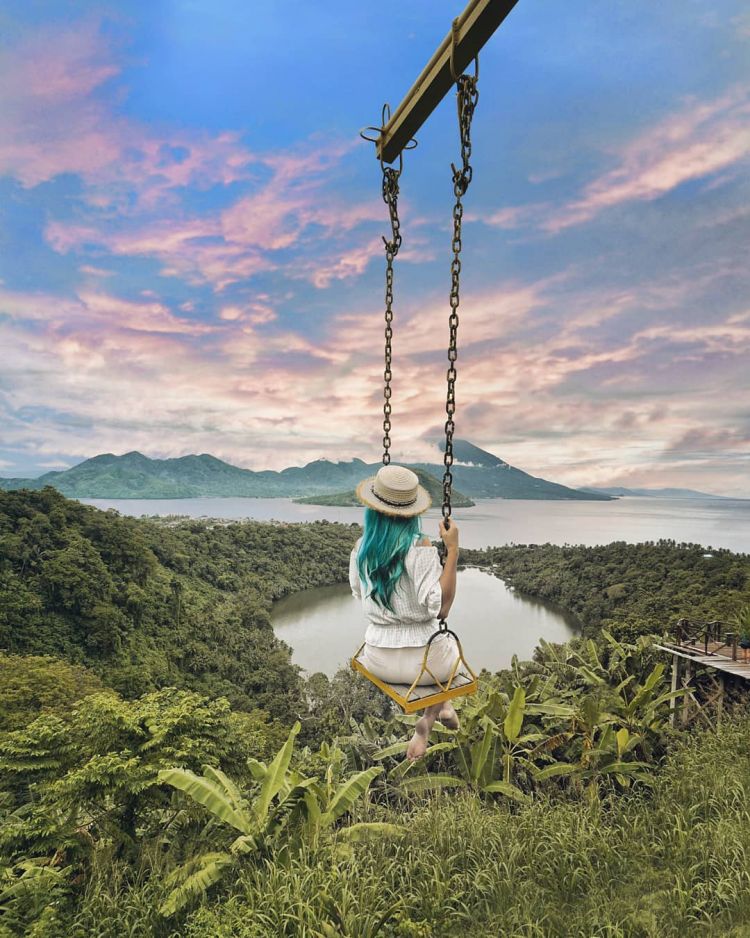 Danau Laguna Ngade, Spot Paling Indah dan Instagramable di Ternate. Yuk Liburan ke Sana!