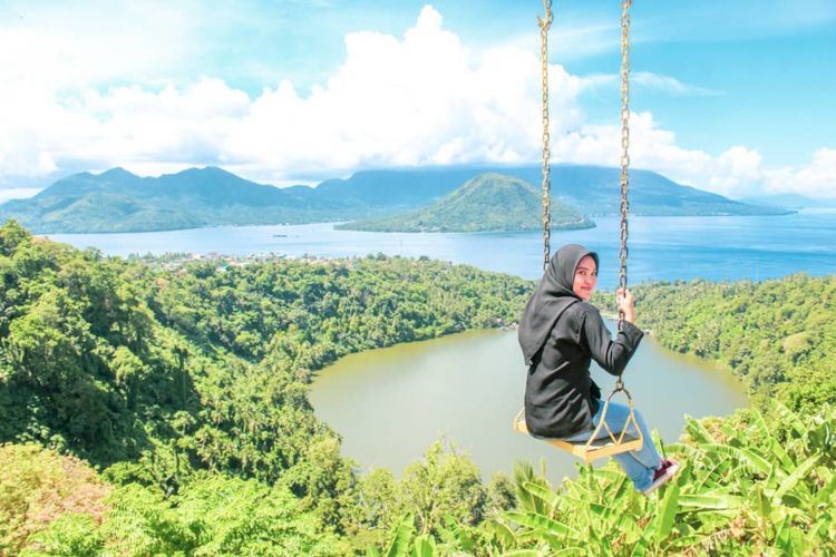 Danau Laguna Ngade, Spot Paling Indah dan Instagramable di Ternate. Yuk Liburan ke Sana!