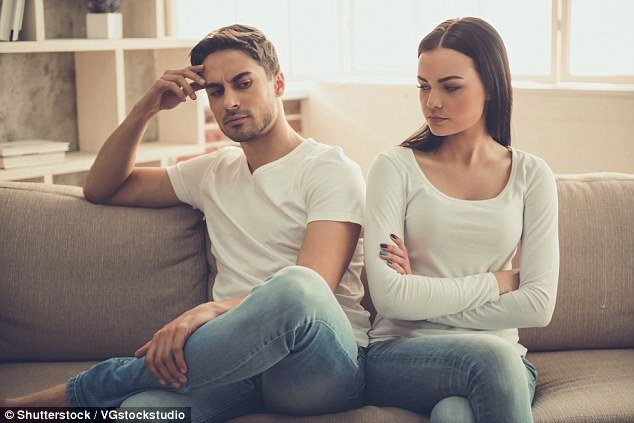 10 Sinyal Tipis Pasangan Punya Hubungan Rahasia dengan Rekan Sekantor. Waspada Lebih Dini Nih