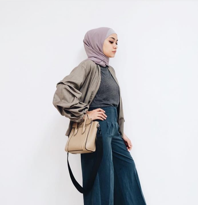 13+ Inspirasi Busana Hijab Simpel Minimalis Ala Ayudia Bing Slamet. Cocok Buatmu yang Anti Ribet