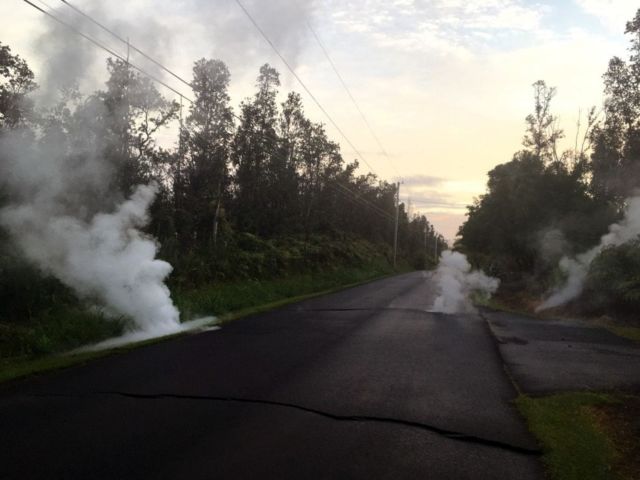 10+ Potret Mengerikan Erupsi Lava di Hawaii. Bayangin Kalau di Kompleks Rumahmu Terjadi Kayak Begini