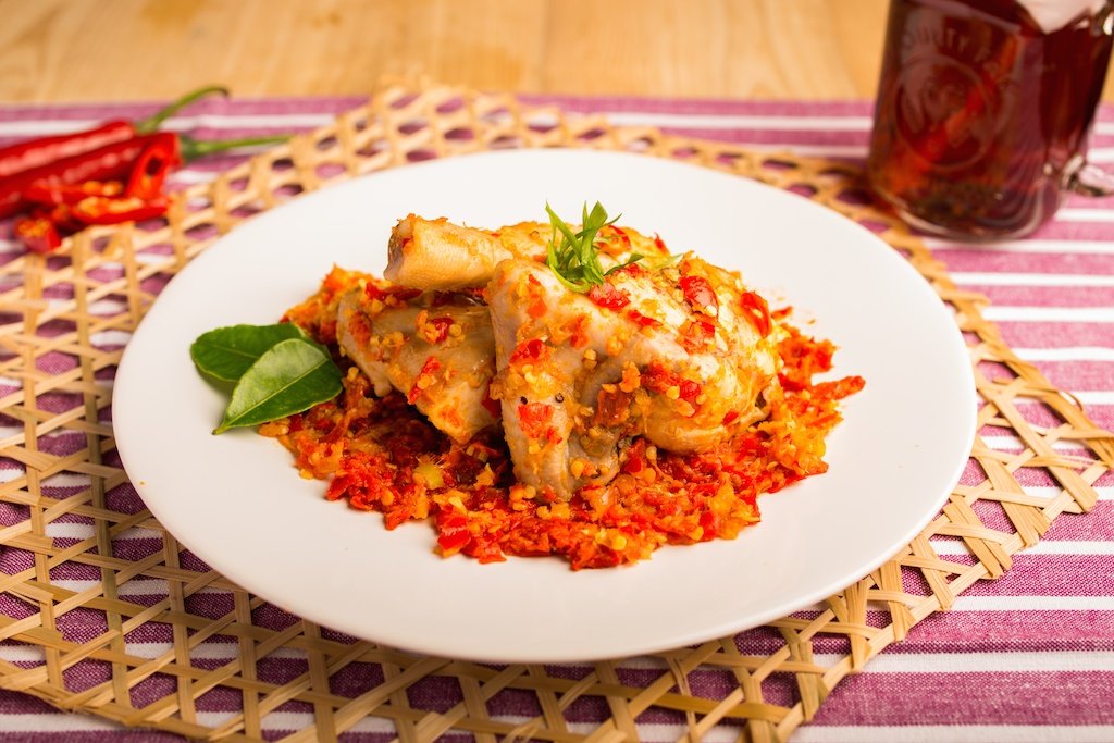 Buat yang Bosan dengan Menu Tahu dan Tempe, Ikuti Nih Cara Bikin Ayam Balado Ala Masakan Ibu!