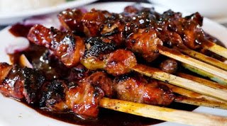 Makan Sahur dengan sate ayam