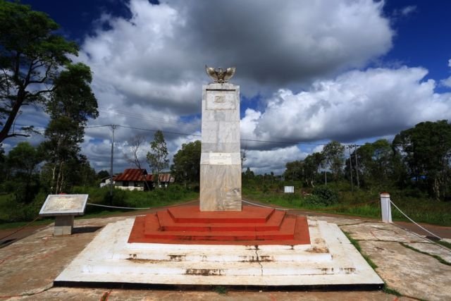 Tugu Kembar,