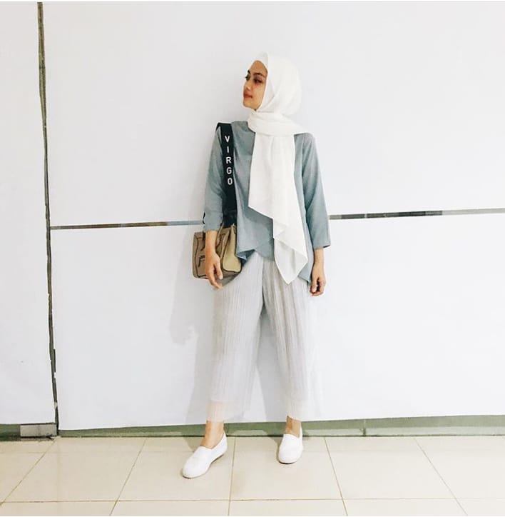 13+ Inspirasi Busana Hijab Simpel Minimalis Ala Ayudia Bing Slamet. Cocok Buatmu yang Anti Ribet