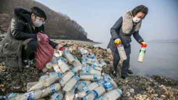 Bukan Kode Rahasia atau Alat Canggih, Begini Cara Kirim Pesan ke Korea Utara. Pakai Botol Plastik!