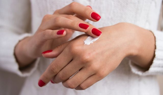 Jangan Buang Duit untuk Beli 13 Produk Kecantikan Ini. Ssst, Sebenarnya Mereka Nggak Guna-guna Amat